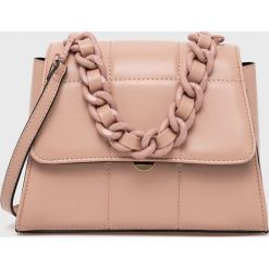 Call It Spring torebka Dariah kolor różowy. Czerwone torebki klasyczne Call it Spring, bez wzorów, na ramię, pikowane, bez dodatków. W wyprzedaży za 139.99 zł.