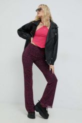 Tommy Jeans spodnie damskie kolor różowy dopasowane high waist. Czerwone spodnie materiałowe Tommy Jeans, bez wzorów, z jeansu, z podwyższonym stanem. Za 399.99 zł.