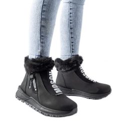 Czarne ocieplane wysokie sneakersy Oneglia. Czarne botki bez wzorów, z dresówki, eleganckie, z okrągłym noskiem, bez obcasa, bez zapięcia. Za 129.23 zł.