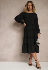 Czarna Bawełniana Sukienka z Ozdobnymi Falbankami Eranisa. Czarne sukienki Renee, s, bez wzorów, z bawełny, eleganckie, bez kołnierzyka, bez ramiączek, midi. W wyprzedaży za 75.99 zł.