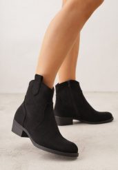 Czarne Ażurowe Botki na Słupku Typu Kowbojki Iolerine. Czarne botki Renee, w ażurowe wzory, z jeansu, bez obcasa, na płaskiej podeszwie, bez zapięcia. Za 129.99 zł.