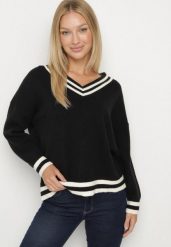 Czarny Sweter z Domieszką Kaszmiru w Stylu Preppy Liendria. Czarne swetry Born2be, z aplikacjami, z dzianiny, biznesowe, bez ramiączek. Za 119.99 zł.