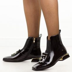 Czarne lakierowane skórzane botki damskie na obcasie DiA 52-216. Czarne botki DiA, z aplikacjami, z gumy, eleganckie, bez obcasa, na obcasie, bez zapięcia. Za 399.00 zł.