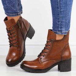 Brązowe sznurowane botki damskie, trapery na obcasie Potocki 12426. Brązowe botki POTOCKI, bez wzorów, z jeansu, eleganckie, z okrągłym noskiem, bez obcasa, na obcasie, bez zapięcia. Za 219.00 zł.
