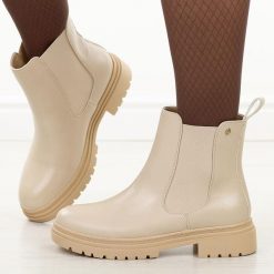 Beżowe sztyblety damskie Potocki 12201. Brązowe botki POTOCKI, bez wzorów, z jeansu, eleganckie, z okrągłym noskiem, bez obcasa, bez zapięcia. W wyprzedaży za 96.85 zł.