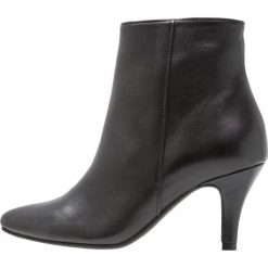 Lazamani Ankle boot black. Niebieskie botki marki comma casual identity, z materiału, casualowe. Za 549.00 zł.