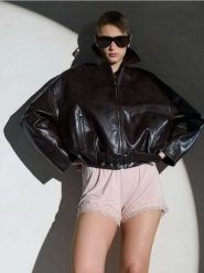 Kurtka bomber z kołnierzykiem z imitacji skóry - czarny. Czarne kurtki Sinsay, l, bez wzorów, ze skóry, bez kaptura. Za 99.99 zł.