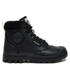 Trapery Palladium. Czarne traperki Palladium, bez wzorów, bez obcasa, bez zapięcia. Za 599.99 zł.