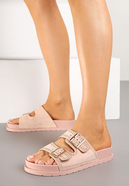 Różowe Klapki z Ozdobnymi Nitami i Dwoma Paskami Helziva. Czerwone klapki Born2be, bez wzorów, z jeansu, eleganckie, bez obcasa, na płaskiej podeszwie, bez zapięcia. Za 79.99 zł.