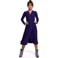 Kopertowa sukienka midi z wiązaniem w pasie. Sukienki Be, do pracy, xl, bez wzorów, biznesowe, bez kołnierzyka, bez ramiączek, midi, kopertowe. Za 239.00 zł.
