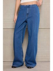 Trendyol Dżinsy - Comfort fit - w kolorze niebieskim rozmiar: 42. Niebieskie jeansy Trendyol, bez wzorów. Za 109.52 zł.