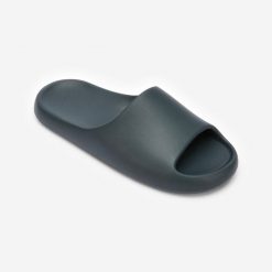 Klapki basenowe Nabaiji 500 Style. Zielone klapki Decathlon, bez wzorów, z materiału, sportowe, bez obcasa, bez zapięcia. Za 59.99 zł.