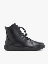 Czarne sportowe trzewiki ze skóry licowej. Czarne buty sportowe lifestyle Ryłko, bez wzorów, ze skóry, sportowe, z okrągłym noskiem, bez zapięcia. Za 499.99 zł.