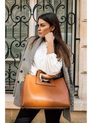 Maison héritage PARIS Skórzana torebka "Jane" w kolorze jasnobrązowym - 34 x 26 x 11 cm rozmiar: onesize. Brązowe torebki klasyczne maison héritage PARIS, bez wzorów, z materiału, przez ramię, bez dodatków. Za 330.97 zł.