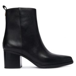 Botki MICHAEL Michael Kors. Czarne botki MICHAEL Michael Kors, bez wzorów, bez obcasa, na słupku, bez zapięcia. Za 669.99 zł.