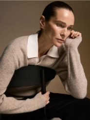 Sweter z wełną - beżowy. Brązowe swetry Reserved, l, bez wzorów, z dzianiny, bez ramiączek. Za 359.99 zł.