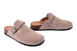 SOLO 168 beż welur, klapki damskie. Brązowe klapki Solo, bez wzorów, ze skóry, bez obcasa, bez zapięcia. Za 304.90 zł.