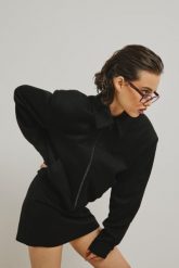 Krótka marynarka na zamek w kolorze TOTALLY BLACK - FRANKIE-M/L. Czarne marynarki i żakiety Marsala, l, bez wzorów, z bawełny, eleganckie, bez ramiączek. Za 599.90 zł.