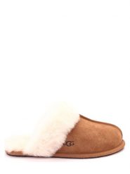 UGG Skórzane kapcie "Scouffette II" w kolorze jasnobrązowym rozmiar: 40. Brązowe kapcie UGG, bez wzorów. Za 419.24 zł.