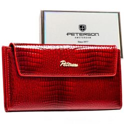 Duży, poziomy portfel damski ze skóry ekologicznej w czerwonym kolorze z tłoczeniem na wzór skóry krokodyla - Peterson. Czerwone portfele Peterson, z aplikacjami, ze skóry ekologicznej. Za 69.00 zł.