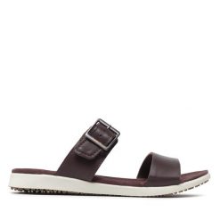 Klapki Kamik. Czerwone klapki Kamik, bez wzorów, bez obcasa, bez zapięcia. Za 399.99 zł.