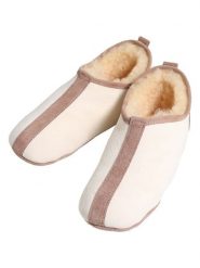 Kaiser Naturfellprodukte Kapcie wełniane "Harlekin" w kolorze kremowym rozmiar: 41. Brązowe kapcie Kaiser Naturfellprodukte, bez wzorów, z wełny. Za 184.46 zł.