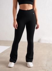 Damskie legginsy bezszwowe prążkowane rozszerzane wysoki stan squat proof czarne. Czarne legginsy AIM'N, bez wzorów, z dzianiny, street. Za 297.00 zł.