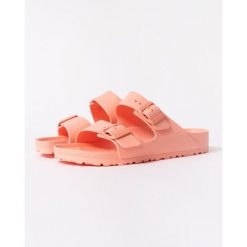 Klapki damskie Birkenstock Arizona Eva. Brązowe klapki Birkenstock, bez wzorów, z materiału, bez obcasa, bez zapięcia. Za 376.00 zł.