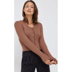 Vero Moda kardigan damski kolor brązowy lekki. Brązowe swetry Vero Moda, l, bez wzorów, z dzianiny, bez ramiączek. W wyprzedaży za 83.99 zł.