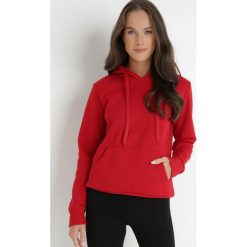 Czerwona Bluza z Kapturem Euradus. Czerwone bluzy Born2be, l, bez wzorów, z bawełny, casualowe, bez ramiączek, z kapturem. W wyprzedaży za 52.49 zł.