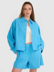4F Koszula oversize z kołnierzykiem damska - niebieska XXL. Niebieskie koszule 4f, xs, bez wzorów, z bawełny, eleganckie, bez kołnierzyka, bez ramiączek. W wyprzedaży za 99.99 zł.