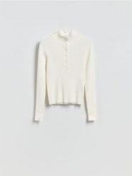 Bluzka ze stójką - kremowy. Białe bluzki Reserved, l, bez wzorów, z dzianiny, bez kołnierzyka, bez ramiączek. Za 129.99 zł.