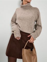 Golf ze zdrobieniami na rękawach - brązowy. Brązowe swetry Sinsay, l, bez wzorów, bez ramiączek. Za 69.99 zł.