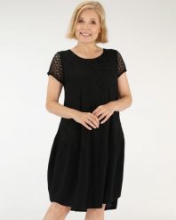 Sukienka z koronką. Sukienki Unisono, l, w ażurowe wzory, z koronki, bez kołnierzyka, bez ramiączek, mini. Za 149.00 zł.