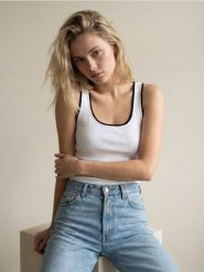 Wiskozowa bluzka na ramiączkach - biały. Białe bluzki Sinsay, l, bez wzorów, z wiskozy, bez kołnierzyka, bez ramiączek. Za 29.99 zł.