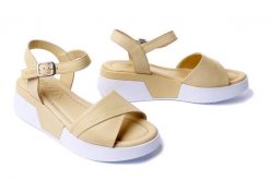 PIAZZA 910225-06 gelb, sandały damskie. Żółte sandały Piazza, bez wzorów, ze skóry, bez obcasa, bez zapięcia. Za 319.90 zł.