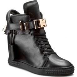 Sneakersy CARINII - B3767/NO E50-000-PSK-B88. Botki marki Kazar. W wyprzedaży za 299.00 zł.