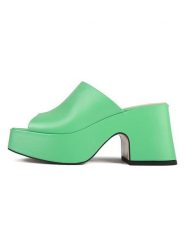 Loft37 Skórzane klapki w kolorze zielonym rozmiar: 40. Zielone klapki loft37, bez wzorów, klasyczne, z otwartym noskiem, bez obcasa, na obcasie, bez zapięcia. Za 347.99 zł.