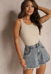 Niebieskie Jeansowe Szorty z Bawełny High Waist z Postrzępionymi Nogawkami Tivima. Niebieskie szorty Renee, bez wzorów, z bawełny. W wyprzedaży za 59.99 zł.