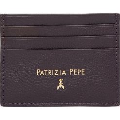 Patrizia Pepe portfel damski kolor fioletowy. Fioletowe portfele Patrizia Pepe, bez wzorów, z materiału. Za 239.99 zł.