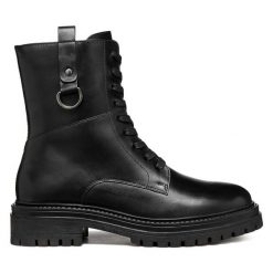 Botki Geox. Czarne botki Geox, bez wzorów, bez obcasa, na płaskiej podeszwie, bez zapięcia. Za 319.99 zł.