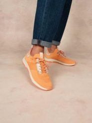 Buty sportowe damskie TBS Jellina. Brązowe buty treningowe TBS, bez wzorów, bez zapięcia, trekkingowe. Za 423.00 zł.