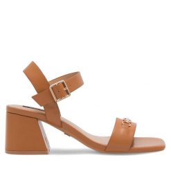 Sandały Nine West. Brązowe sandały Nine West, bez wzorów, bez obcasa, na słupku, bez zapięcia. Za 249.99 zł.