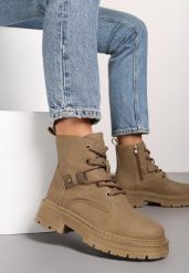 Ciemnobeżowe Botki Workery na Płaskiej Podeszwie ze Sznurowaniem Savalinna. Brązowe botki Born2be, z aplikacjami, z jeansu, eleganckie, bez obcasa, na płaskiej podeszwie, bez zapięcia. W wyprzedaży za 89.99 zł.