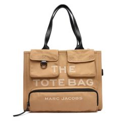 Torebka Marc Jacobs. Brązowe torebki klasyczne Marc Jacobs, bez wzorów, klasyczne, bez dodatków. Za 1,499.00 zł.