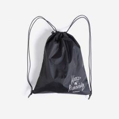 Worek Na Buty Do Biegania. Czarne buty do biegania KIPRUN, bez wzorów, z materiału, bez zapięcia, do biegania. Za 19.99 zł.