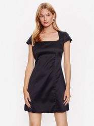 Guess Sukienka codzienna Luna W3YK38 WFJ02 Czarny Regular Fit. Czarne sukienki Guess, na co dzień, xs, z aplikacjami, z syntetyku, bez kołnierzyka, bez ramiączek, proste. Za 329.99 zł.