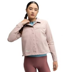 Damska letnia wierzchnia koszula kolarska gravel Kolarstwo Siroko Emberly Brown. Brązowe koszule SIROKO, bez wzorów, sportowe, bez kołnierzyka, bez ramiączek. W wyprzedaży za 252.00 zł.