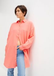 Długa bluzka muślinowa oversize. Czerwone bluzki bonprix, bez wzorów, bez kołnierzyka, bez ramiączek. Za 114.99 zł.