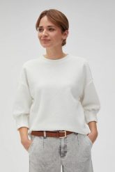 Bluza ze strukturalnego materiału biała. Białe bluzy MOODO, m, bez wzorów, z elastanu, bez kaptura. Za 99.99 zł.